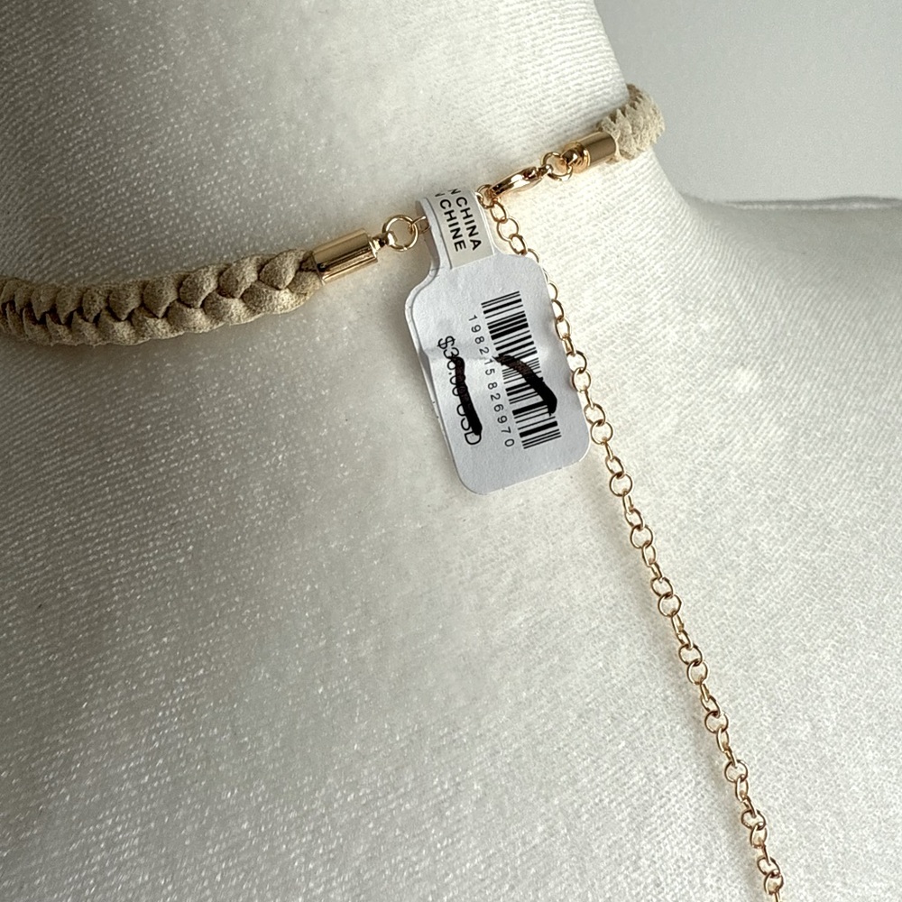 FREE PEOPLE x SERAFINA, SARA - Shell Choker in Neutral Ivory - Picture 5 of 11